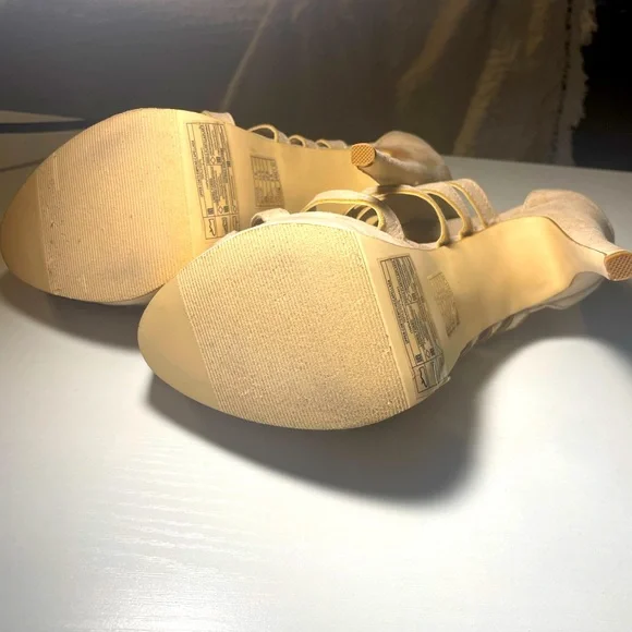 HP✨Nude Heels - Picture 6 of 6